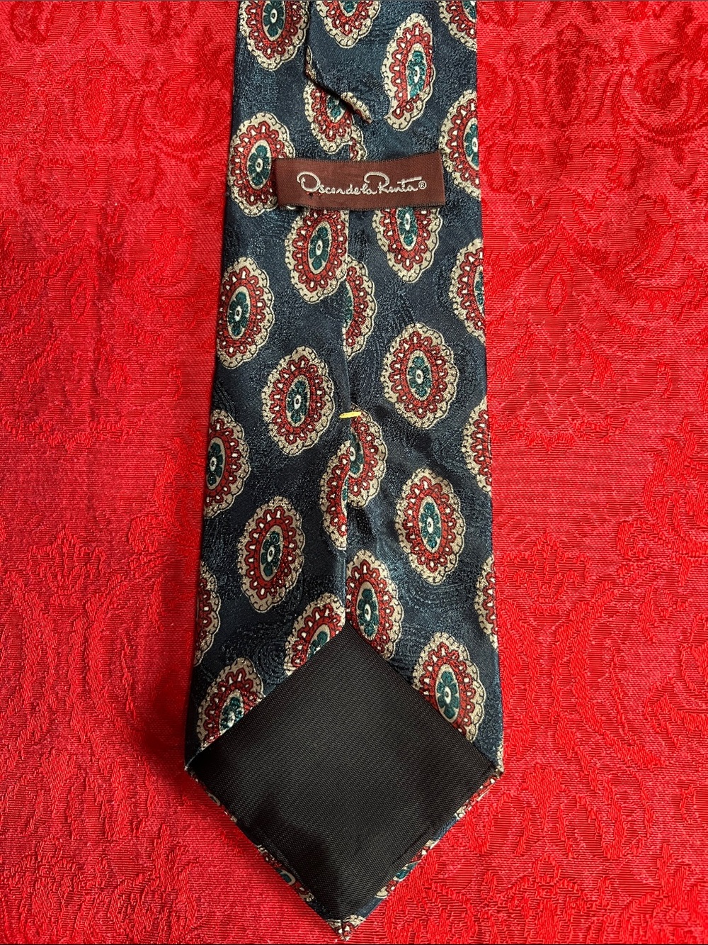 Oscar de la Renta Men’s Navy Red Teal Medallion Tie 55" x 3.5"